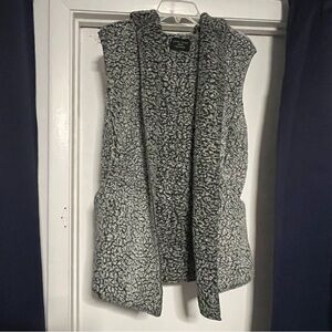 Love Tree Green and White Textured Vest